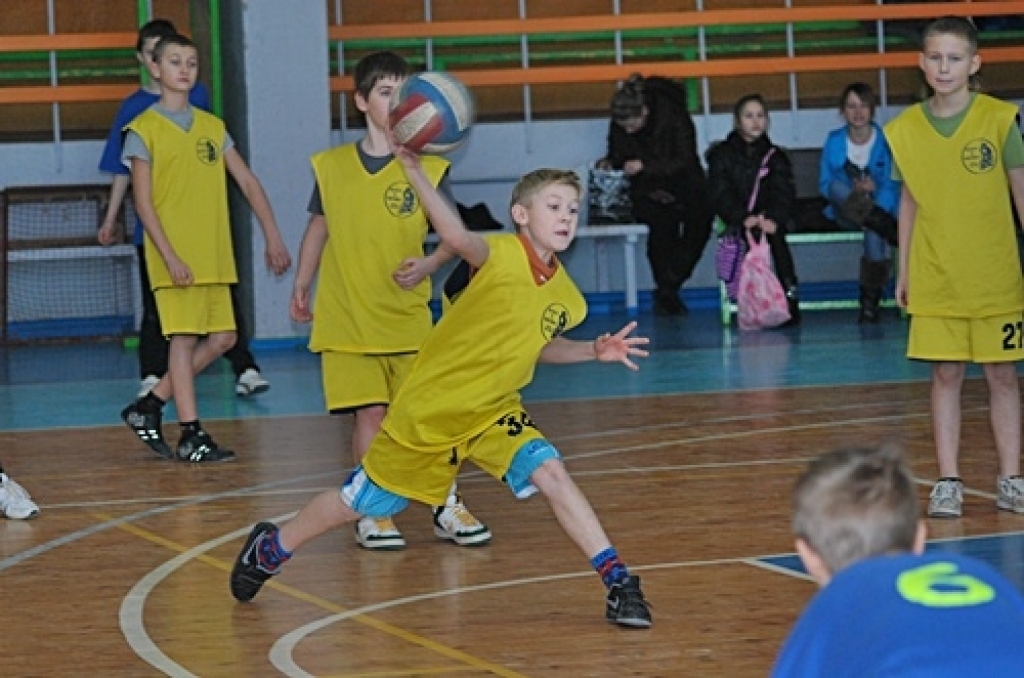 Bauskas novada Bērnu un jaunatnes sporta skola nedēļas nogalē organizēja sacensības tautas bumbā 1999. un 2000. gadā dzimušiem skolēniem.
Autors: Uldis Varnevičs