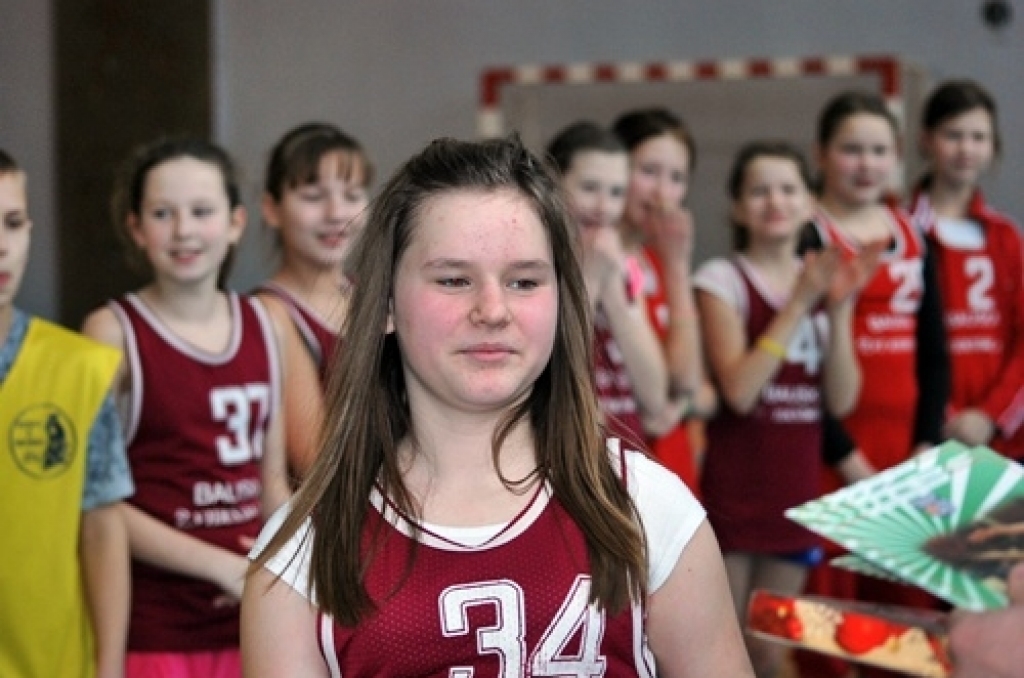 Bauskas novada Bērnu un jaunatnes sporta skola nedēļas nogalē organizēja sacensības tautas bumbā 1999. un 2000. gadā dzimušiem skolēniem.
Autors: Uldis Varnevičs