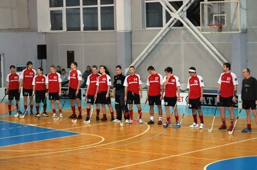 Florbola klubs (FK) «Bauska» 8. janvāra spēlē Bauskā, sporta namā «Mēmele», piekāpās viesu komandai no Talsiem «Talsi/Triobet» ar rezultātu 6:9.
Ar gūtiem vārtiem un rezultatīvām piespēlēm atzīmējami Ģirts Laugalis (1 vārti, 2 piespēles),...
Autors: Uldis Varnevičs