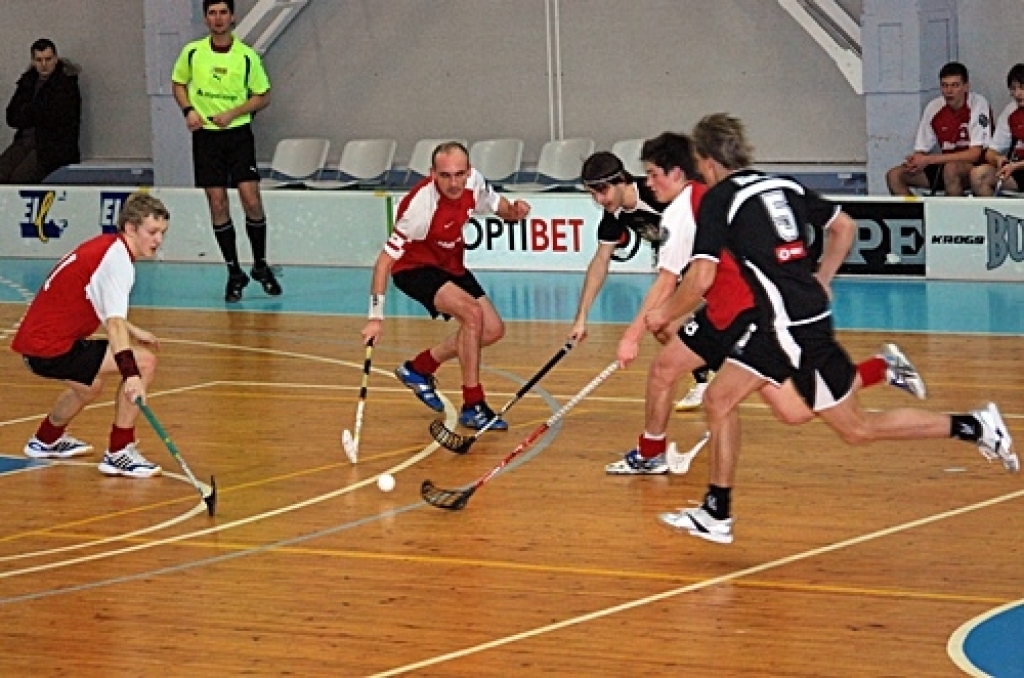 Florbola klubs (FK) «Bauska» 8. janvāra spēlē Bauskā, sporta namā «Mēmele», piekāpās viesu komandai no Talsiem «Talsi/Triobet» ar rezultātu 6:9.
Ar gūtiem vārtiem un rezultatīvām piespēlēm atzīmējami Ģirts Laugalis (1 vārti, 2 piespēles),...
Autors: Uldis Varnevičs