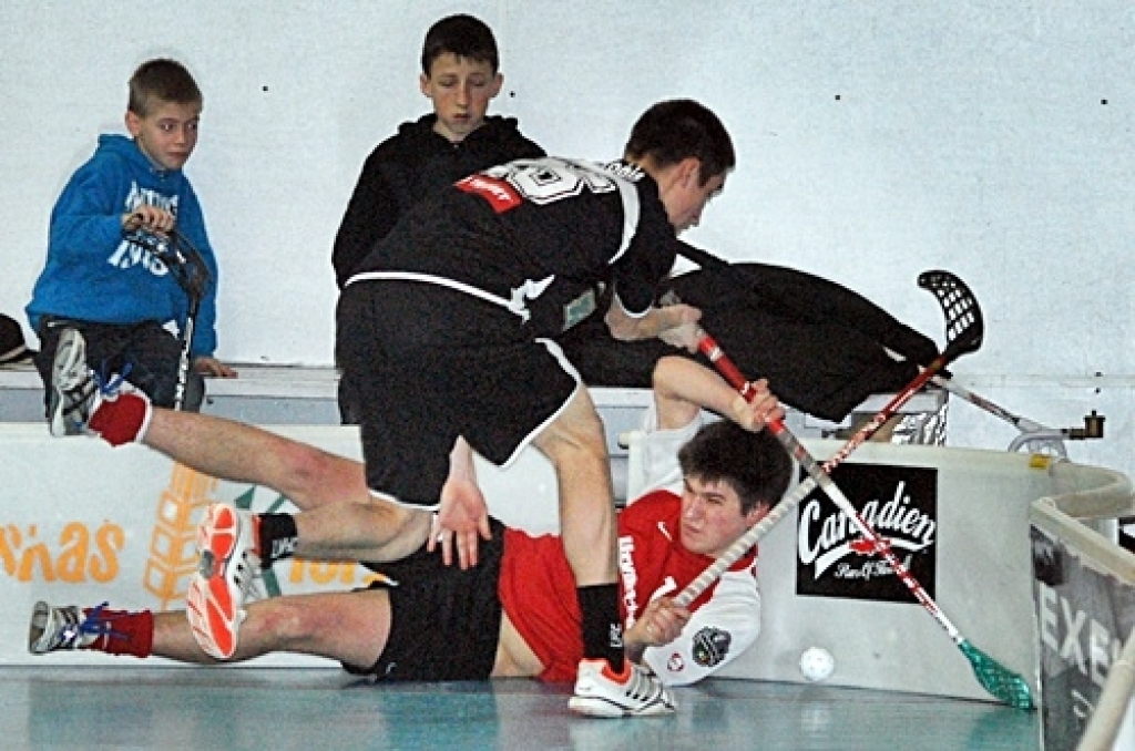 Florbola klubs (FK) «Bauska» 8. janvāra spēlē Bauskā, sporta namā «Mēmele», piekāpās viesu komandai no Talsiem «Talsi/Triobet» ar rezultātu 6:9.
Ar gūtiem vārtiem un rezultatīvām piespēlēm atzīmējami Ģirts Laugalis (1 vārti, 2 piespēles),...
Autors: Uldis Varnevičs