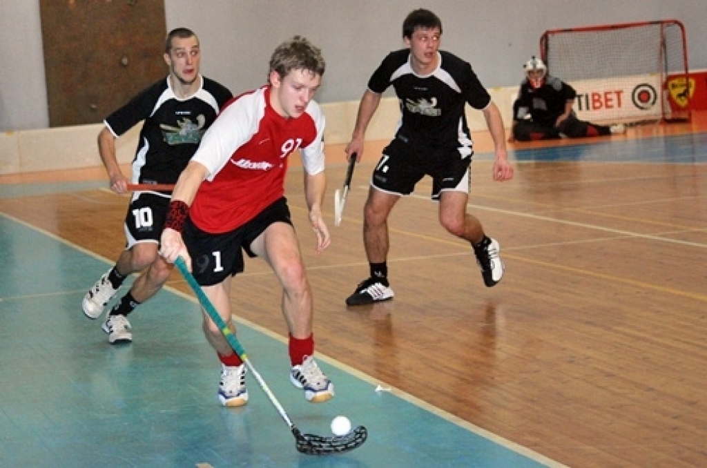 Florbola klubs (FK) «Bauska» 8. janvāra spēlē Bauskā, sporta namā «Mēmele», piekāpās viesu komandai no Talsiem «Talsi/Triobet» ar rezultātu 6:9.
Ar gūtiem vārtiem un rezultatīvām piespēlēm atzīmējami Ģirts Laugalis (1 vārti, 2 piespēles),...
Autors: Uldis Varnevičs