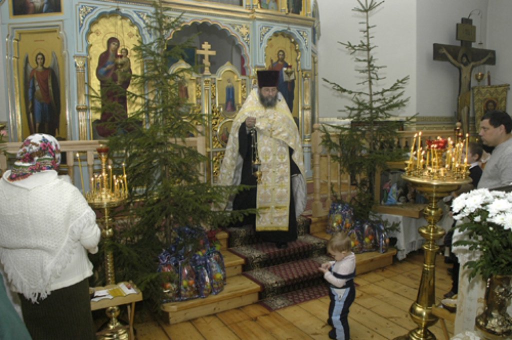 Ziemassvētki un cikls, ko dēvē par svētajām  dienām, pareizticīgajiem turpināsies līdz janvāra otrajai pusei. Ar fotoattēlu palīdzību piedāvājam ielūkoties Ziemsvētku vakara dievkalpojumā, kas 6.janvārī  Bauskas Svētā Georgija pareizticīgo...
Autors: Ivars Bogdanovs