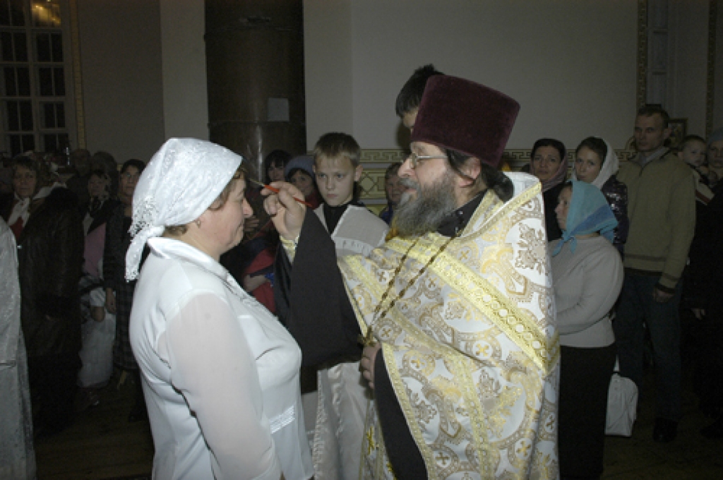 Ziemassvētki un cikls, ko dēvē par svētajām dienām, pareizticīgajiem turpināsies līdz janvāra otrajai pusei. Ar fotoattēlu palīdzību piedāvājam ielūkoties Ziemsvētku vakara dievkalpojumā, kas 6.janvārī Bauskas Svētā Georgija pareizticīgo...
Autors: Ivars Bogdanovs