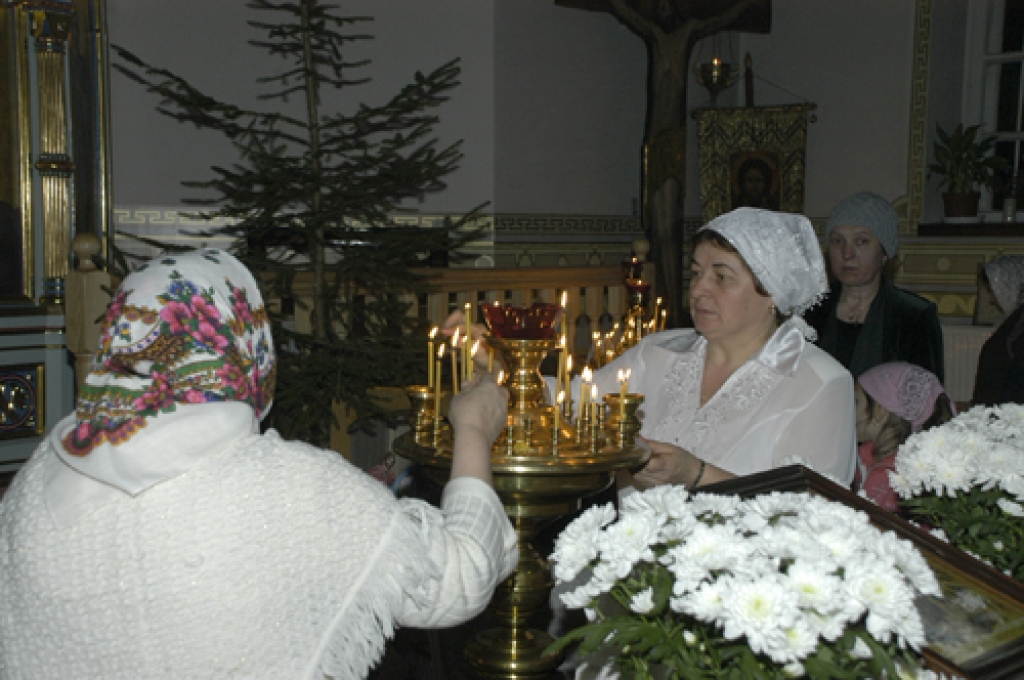 Ziemassvētki un cikls, ko dēvē par svētajām dienām, pareizticīgajiem turpināsies līdz janvāra otrajai pusei. Ar fotoattēlu palīdzību piedāvājam ielūkoties Ziemsvētku vakara dievkalpojumā, kas 6.janvārī Bauskas Svētā Georgija pareizticīgo...
Autors: Ivars Bogdanovs