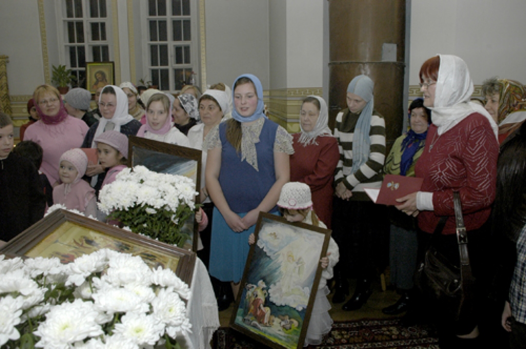 Ziemassvētki un cikls, ko dēvē par svētajām dienām, pareizticīgajiem turpināsies līdz janvāra otrajai pusei. Ar fotoattēlu palīdzību piedāvājam ielūkoties Ziemsvētku vakara dievkalpojumā, kas 6.janvārī Bauskas Svētā Georgija pareizticīgo...
Autors: Ivars Bogdanovs