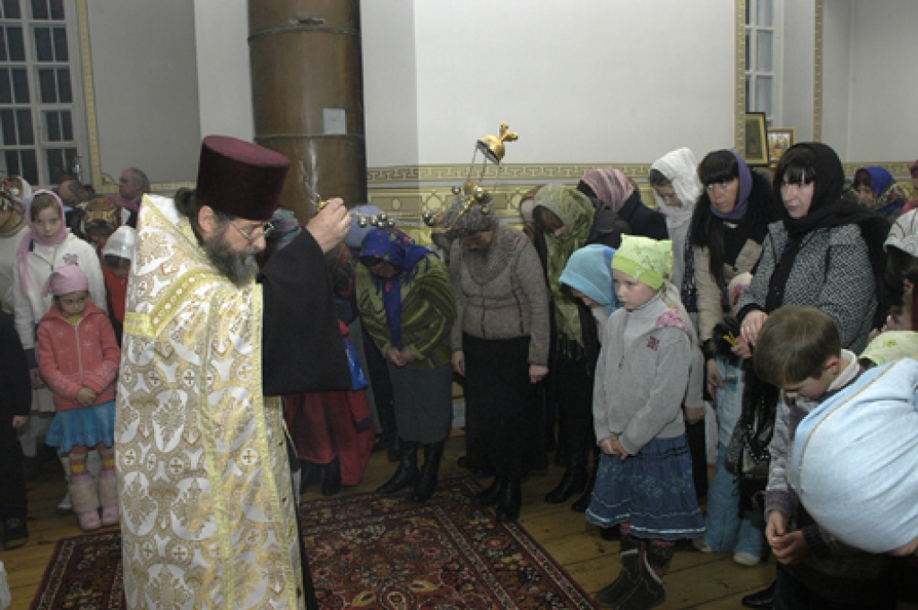 Ziemassvētki un cikls, ko dēvē par svētajām dienām, pareizticīgajiem turpināsies līdz janvāra otrajai pusei. Ar fotoattēlu palīdzību piedāvājam ielūkoties Ziemsvētku vakara dievkalpojumā, kas 6.janvārī Bauskas Svētā Georgija pareizticīgo...
Autors: Ivars Bogdanovs