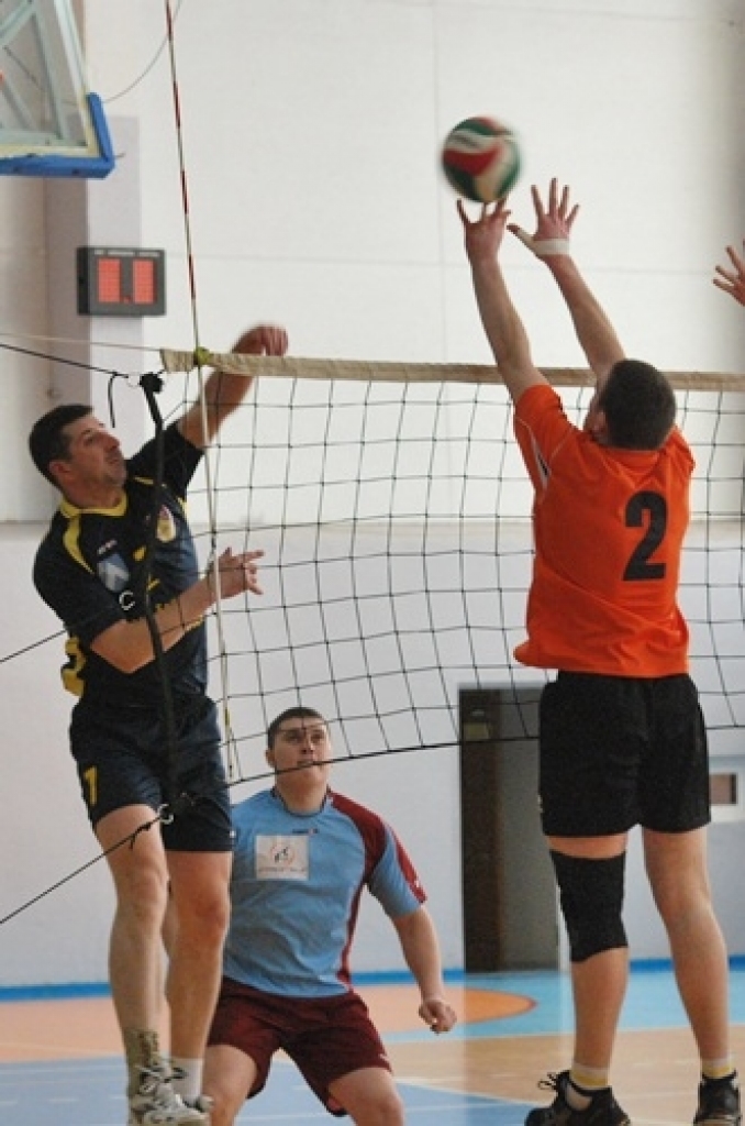 Svētdien, 27. februārī, mājas spēlē sporta namā «Mēmele» volejbola klubs «Rundāle-Bauska» ar rezultātu 3:1 (20;24;-19;22) pārspēja viesus «Daugavpils BJSS» komandu.
«Pirmās līgas sezona diemžēl ir beigusies. Otrajā aplī sakārtojām spēli,...
Autors: Uldis Varnevičs