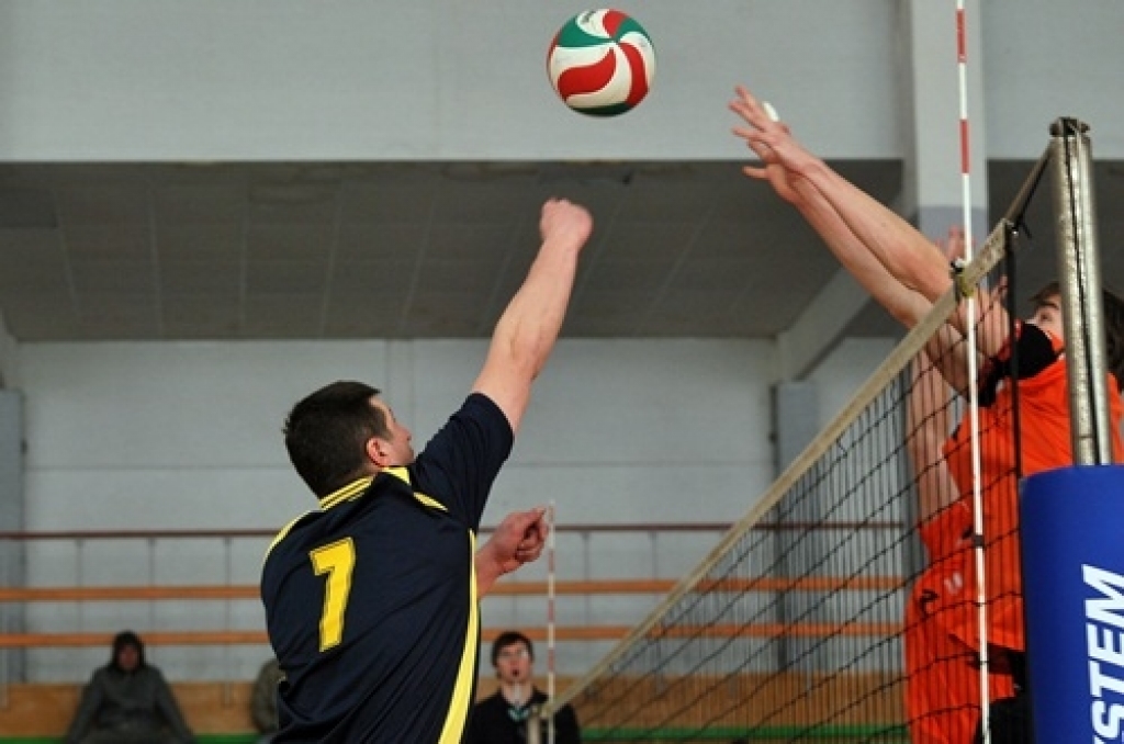 Svētdien, 27. februārī, mājas spēlē sporta namā «Mēmele» volejbola klubs «Rundāle-Bauska» ar rezultātu 3:1 (20;24;-19;22) pārspēja viesus «Daugavpils BJSS» komandu.
«Pirmās līgas sezona diemžēl ir beigusies. Otrajā aplī sakārtojām spēli,...
Autors: Uldis Varnevičs