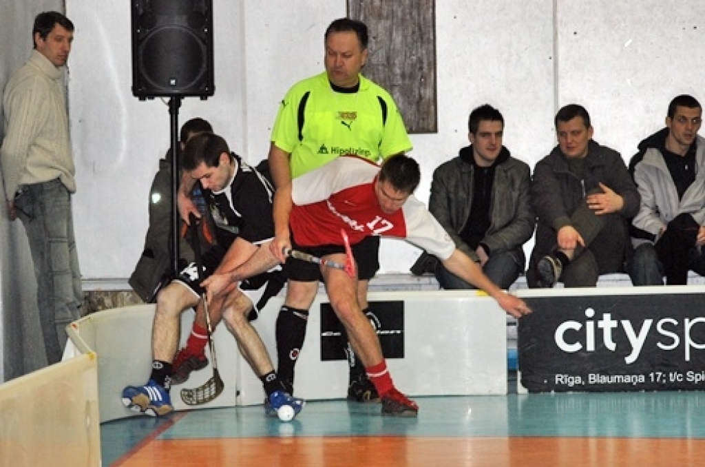 Mājas spēlē, ar rezultātu 5:4 pagarinājumā uzvarot «Talsi/Triobet» komandu, florbola klubs «Bauska» 26. februārī spēra plašu soli pretim uzvarai izslēgšanas spēļu pirmajā kārtā. Pēc uzvaras baušķenieki skatītāju priekšā metās «līdaciņā» –...
Autors: Uldis Varnevičs