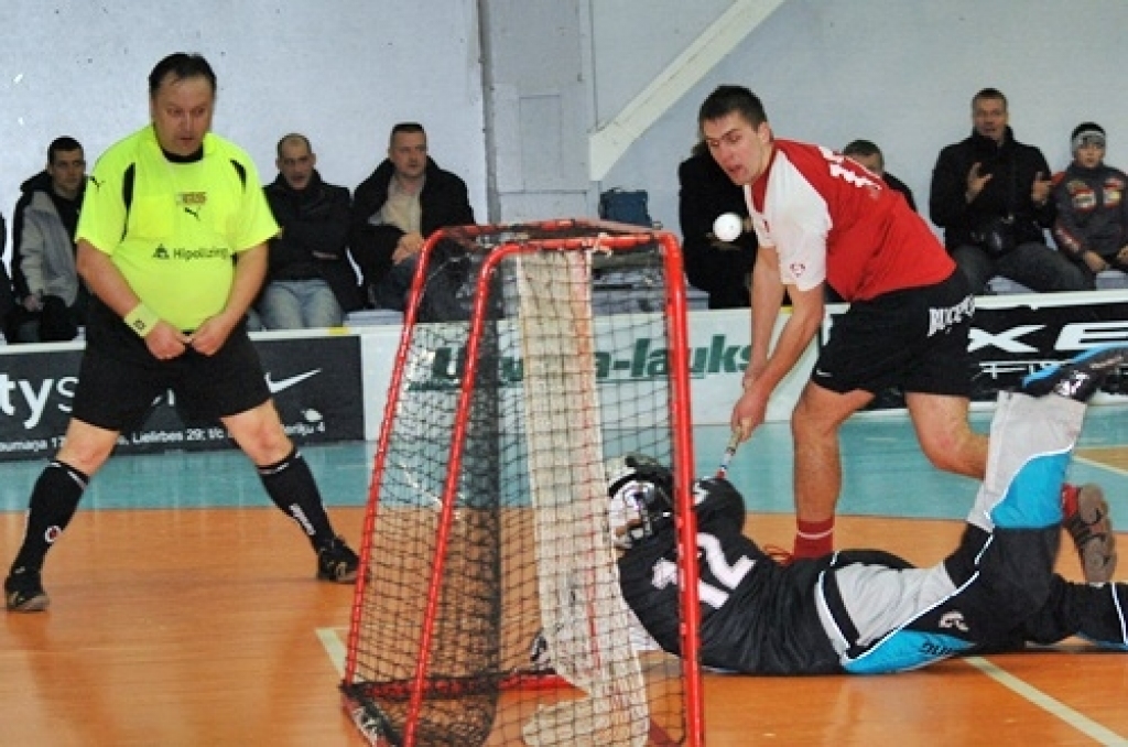 Mājas spēlē, ar rezultātu 5:4 pagarinājumā uzvarot «Talsi/Triobet» komandu, florbola klubs «Bauska» 26. februārī spēra plašu soli pretim uzvarai izslēgšanas spēļu pirmajā kārtā. Pēc uzvaras baušķenieki skatītāju priekšā metās «līdaciņā» –...
Autors: Uldis Varnevičs