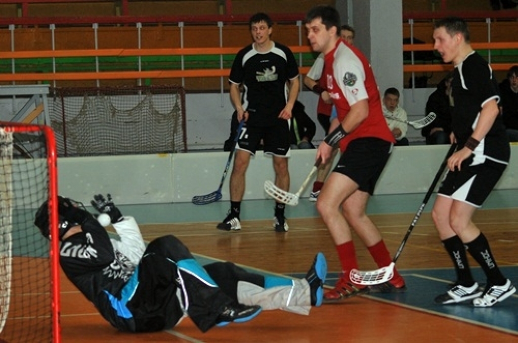 Mājas spēlē, ar rezultātu 5:4 pagarinājumā uzvarot «Talsi/Triobet» komandu, florbola klubs «Bauska» 26. februārī spēra plašu soli pretim uzvarai izslēgšanas spēļu pirmajā kārtā. Pēc uzvaras baušķenieki skatītāju priekšā metās «līdaciņā» –...
Autors: Uldis Varnevičs