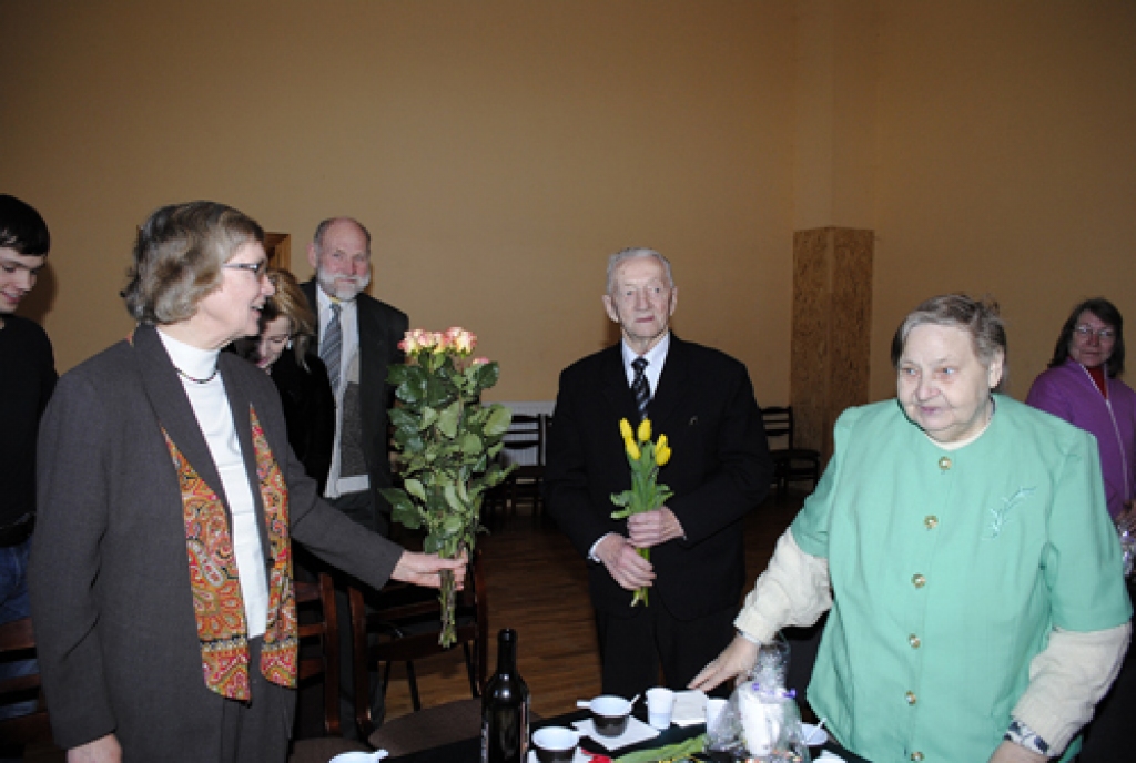 Kurmenes pagasta vecākās paaudzes iedzīvotāji katru gadu tiekas viņiem veltītā sarīkojumā. 24. februārī vietējā tautas namā sumināja seniorus, kuri pērn svinējuši apaļas jubilejas. Īpašus sveicienus saņēma ilggadējais mežsargs Pēteris...
Autors: Juris Iļņickis