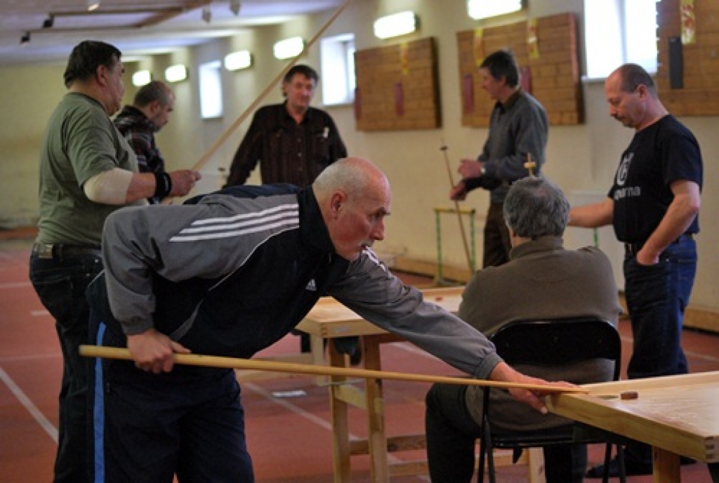 Bauskas novada sporta bāzē sestdien, 12. februārī notika Bauskas novada atklātā novusa čempionāta individuālajās spēlēs pirmā kārta, kurā tika noskaidroti desmit spēlētāji, kas pievienosies sešiem labākajiem novusistiem šīs nedēļas nogalē...
Autors: Uldis Varnevičs