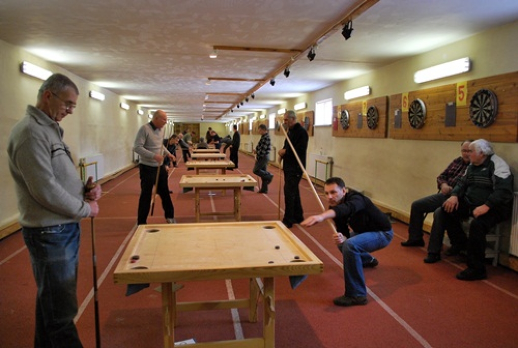 Bauskas novada sporta bāzē sestdien, 12. februārī notika Bauskas novada atklātā novusa čempionāta individuālajās spēlēs pirmā kārta, kurā tika noskaidroti desmit spēlētāji, kas pievienosies sešiem labākajiem novusistiem šīs nedēļas nogalē...
Autors: Uldis Varnevičs