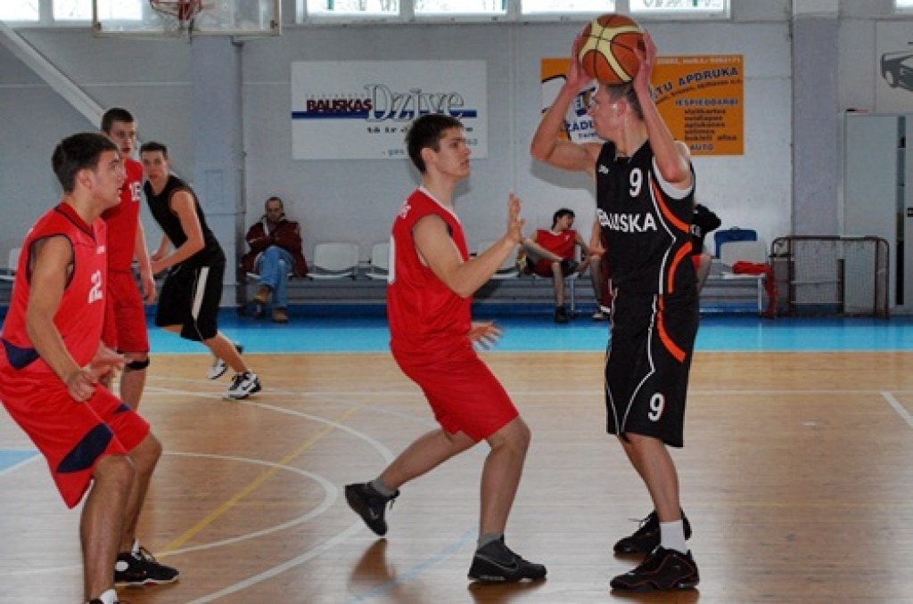 Sporta centra «Mēmele» kausa izcīņas divu apļu priekšsacīkšu turnīrs noslēdzās 12. un 13. februārī. Pēdējās spēlēs varēja notikt izmaiņas turnīra tabulā, bet favorīti – Gailīšu un Ceraukstes komandas guva uzvaras un 17. februāra vakarā...