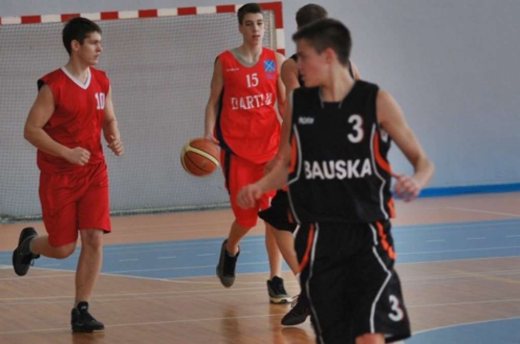 Sporta centra «Mēmele» kausa izcīņas divu apļu priekšsacīkšu turnīrs noslēdzās 12. un 13. februārī. Pēdējās spēlēs varēja notikt izmaiņas turnīra tabulā, bet favorīti – Gailīšu un Ceraukstes komandas guva uzvaras un 17. februāra vakarā...