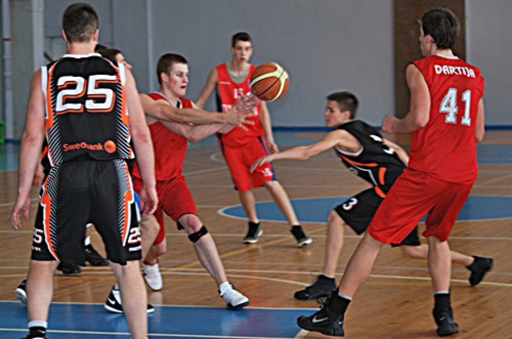 Sporta centra «Mēmele» kausa izcīņas divu apļu priekšsacīkšu turnīrs noslēdzās 12. un 13. februārī. Pēdējās spēlēs varēja notikt izmaiņas turnīra tabulā, bet favorīti – Gailīšu un Ceraukstes komandas guva uzvaras un 17. februāra vakarā...