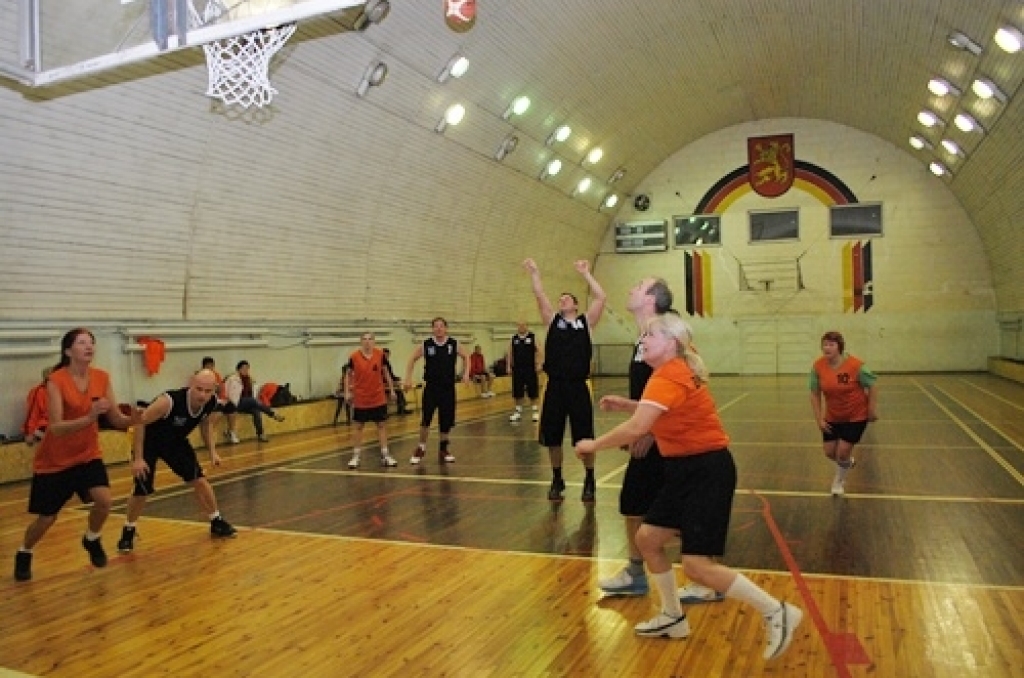 Bauskas novada sporta centra «Mēmele» kausa izcīņā basketbolā veterāniem noslēgumam tuvojas otrā apļa spēles. Vadībā ir Iecavas veterānu komanda.
Turnīrs sākās 2010. gada oktobrī. Kopā piedalās sešas komandas – Iecava, Bauska, Gailīši,...
Autors: Uldis Varnevičs