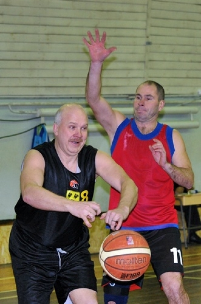 Bauskas novada sporta centra «Mēmele» kausa izcīņā basketbolā veterāniem noslēgumam tuvojas otrā apļa spēles. Vadībā ir Iecavas veterānu komanda.
Turnīrs sākās 2010. gada oktobrī. Kopā piedalās sešas komandas – Iecava, Bauska, Gailīši,...
Autors: Uldis Varnevičs