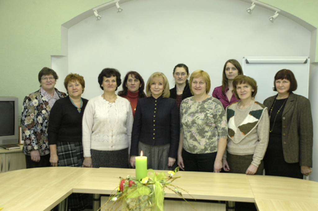 Valsts prezidents Valdis Zatlers ar kundzi Lilitu Zatleri 8. februārī bija vizītē Iecavas novadā. Vizītes laikā Valsts prezidents tikās ar Iecavas novada domes vadību un deputātiem, ar zemniekiem. Viņš apmeklēja arī SIA «Iecavnieks»....
Autors: Ivars Bogdanovs