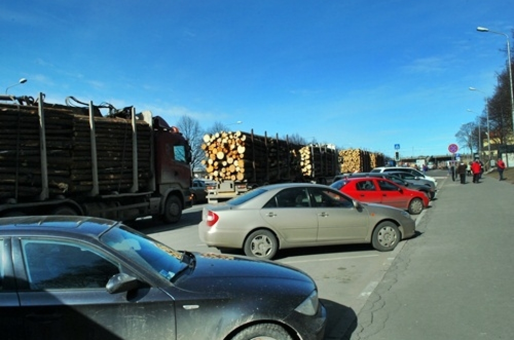 Vecrīgā 24. martā uz piketu ar mērķi iesniegt rezolūciju Prezidentam un Saeimai pulcējās ap 400 cilvēku, kuri protestēja pret pašreizējo valdības politiku, pret elektrības tarifu celšanu. Protestētāju pulkā bija arī baušķenieki.
Pie...
Autors: Uldis Varnevičs