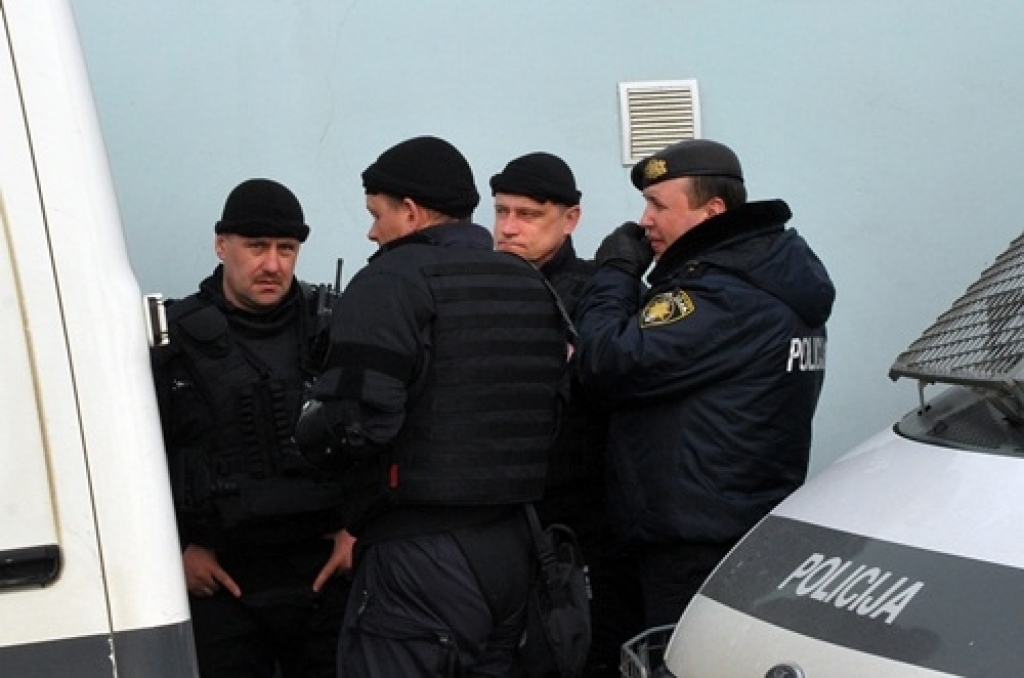 Vecrīgā 24. martā uz piketu ar mērķi iesniegt rezolūciju Prezidentam un Saeimai pulcējās ap 400 cilvēku, kuri protestēja pret pašreizējo valdības politiku, pret elektrības tarifu celšanu. Protestētāju pulkā bija arī baušķenieki.
Pie...
Autors: Uldis Varnevičs