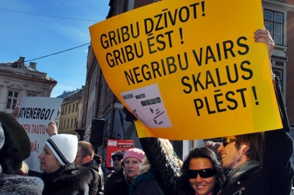 Vecrīgā 24. martā uz piketu ar mērķi iesniegt rezolūciju Prezidentam un Saeimai pulcējās ap 400 cilvēku, kuri protestēja pret pašreizējo valdības politiku, pret elektrības tarifu celšanu. Protestētāju pulkā bija arī baušķenieki.
Pie...
Autors: Uldis Varnevičs