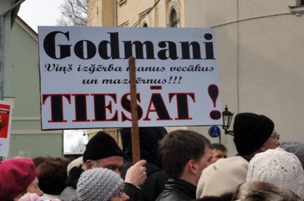 Vecrīgā 24. martā uz piketu ar mērķi iesniegt rezolūciju Prezidentam un Saeimai pulcējās ap 400 cilvēku, kuri protestēja pret pašreizējo valdības politiku, pret elektrības tarifu celšanu. Protestētāju pulkā bija arī baušķenieki.
Pie...
Autors: Uldis Varnevičs