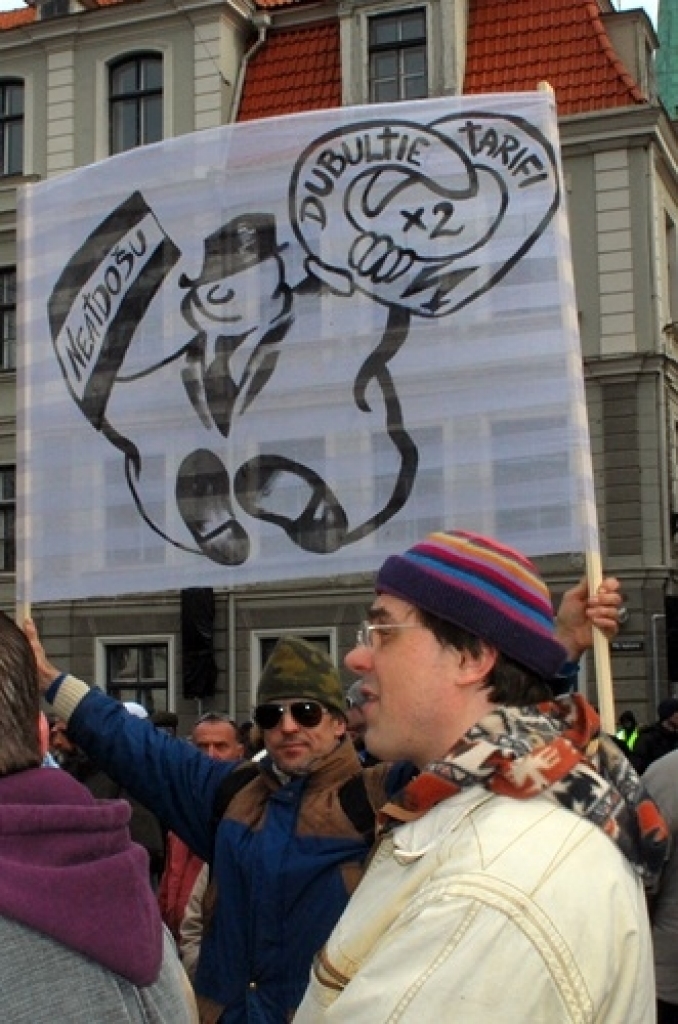 Vecrīgā 24. martā uz piketu ar mērķi iesniegt rezolūciju Prezidentam un Saeimai pulcējās ap 400 cilvēku, kuri protestēja pret pašreizējo valdības politiku, pret elektrības tarifu celšanu. Protestētāju pulkā bija arī baušķenieki.
Pie...
Autors: Uldis Varnevičs