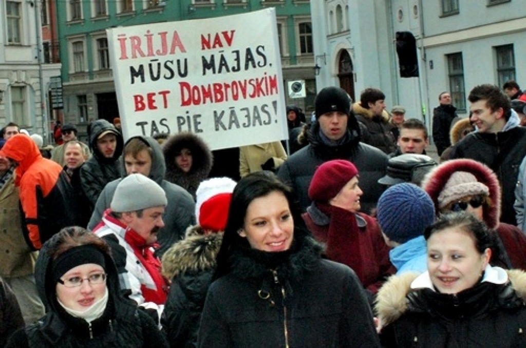 Vecrīgā 24. martā uz piketu ar mērķi iesniegt rezolūciju Prezidentam un Saeimai pulcējās ap 400 cilvēku, kuri protestēja pret pašreizējo valdības politiku, pret elektrības tarifu celšanu. Protestētāju pulkā bija arī baušķenieki.
Pie...
Autors: Uldis Varnevičs