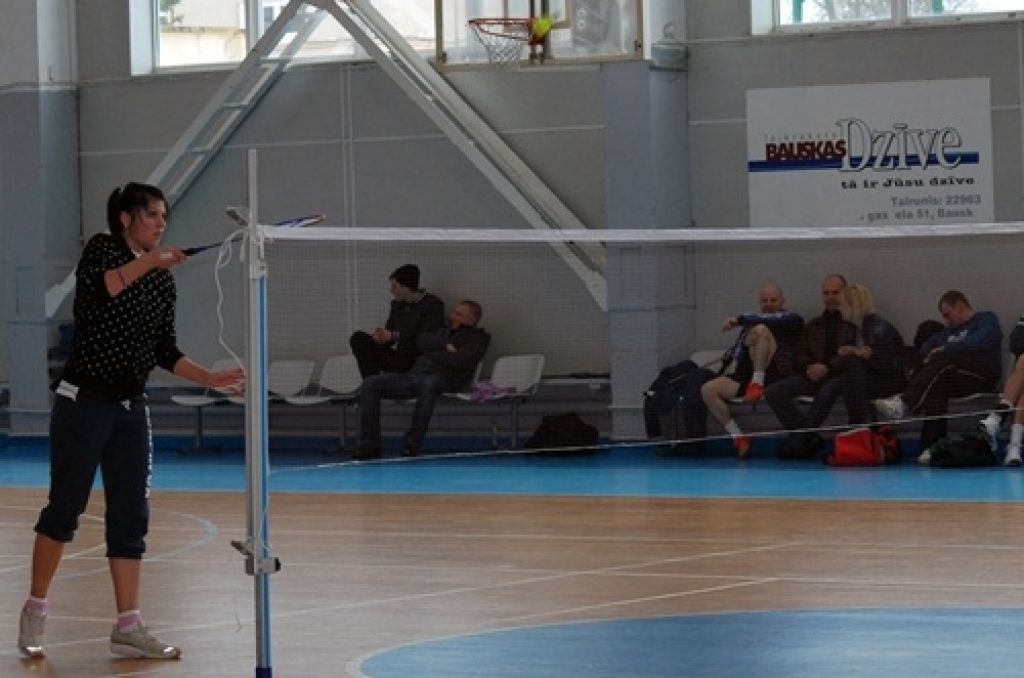 19. martā notika Bauskas novada pašvaldību otrās atklātās ziemas un pavasara sporta
spēles.
Sacensības notika individuālos sporta veidos – svara stieņa spiešana guļus, badmintons, zole, galda hokejs, galda teniss, novuss, šautriņu mešana,...
Autors: Uldis Varnevičs