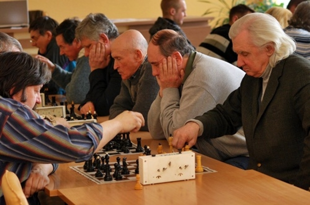 19. martā notika Bauskas novada pašvaldību otrās atklātās ziemas un pavasara sporta
spēles.
Sacensības notika individuālos sporta veidos – svara stieņa spiešana guļus, badmintons, zole, galda hokejs, galda teniss, novuss, šautriņu mešana,...
Autors: Uldis Varnevičs