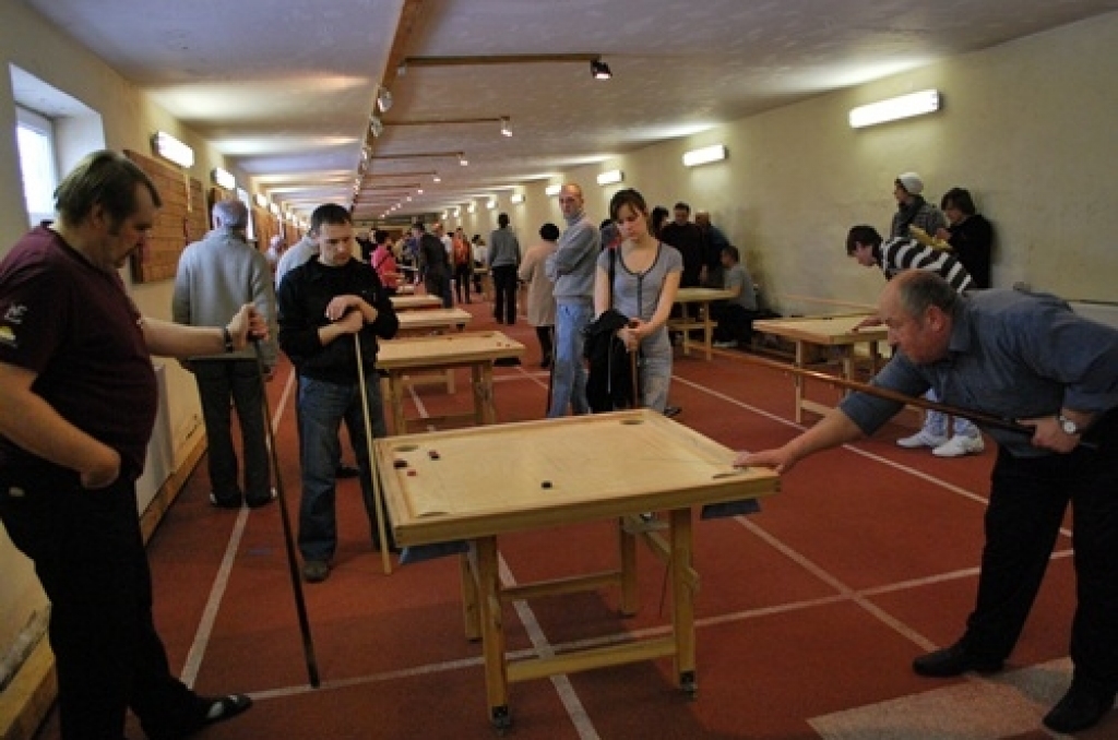 19. martā notika Bauskas novada pašvaldību otrās atklātās ziemas un pavasara sporta
spēles.
Sacensības notika individuālos sporta veidos – svara stieņa spiešana guļus, badmintons, zole, galda hokejs, galda teniss, novuss, šautriņu mešana,...
Autors: Uldis Varnevičs