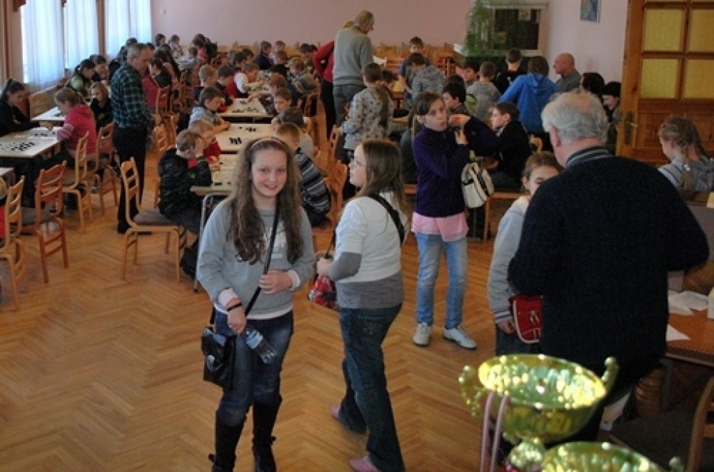 Ar Pilsrundāles vidusskolas meiteņu pārliecinošu uzvaru 16. martā noslēdzās Zemgales reģiona sporta spēles dambretē 1. – 5. klašu vecuma grupā.
Bauskas pamatskolā pulcējās deviņas zēnu un astoņas meiteņu komandas. Kopā piedalījās 37 zēni...
Autors: Uldis Varnevičs