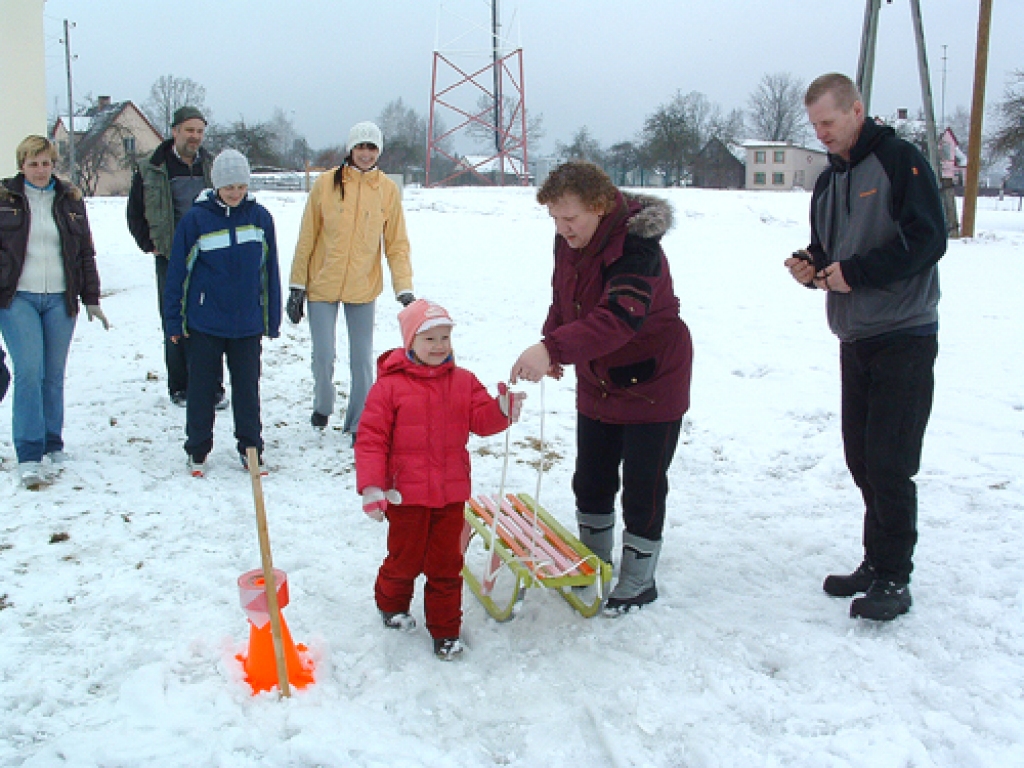 Skaistkalnē (Vecumnieku novads) ar sportiskām aktivitātēm pagasta iedzīvotāji 19. martā atvadījās no ziemas. 
