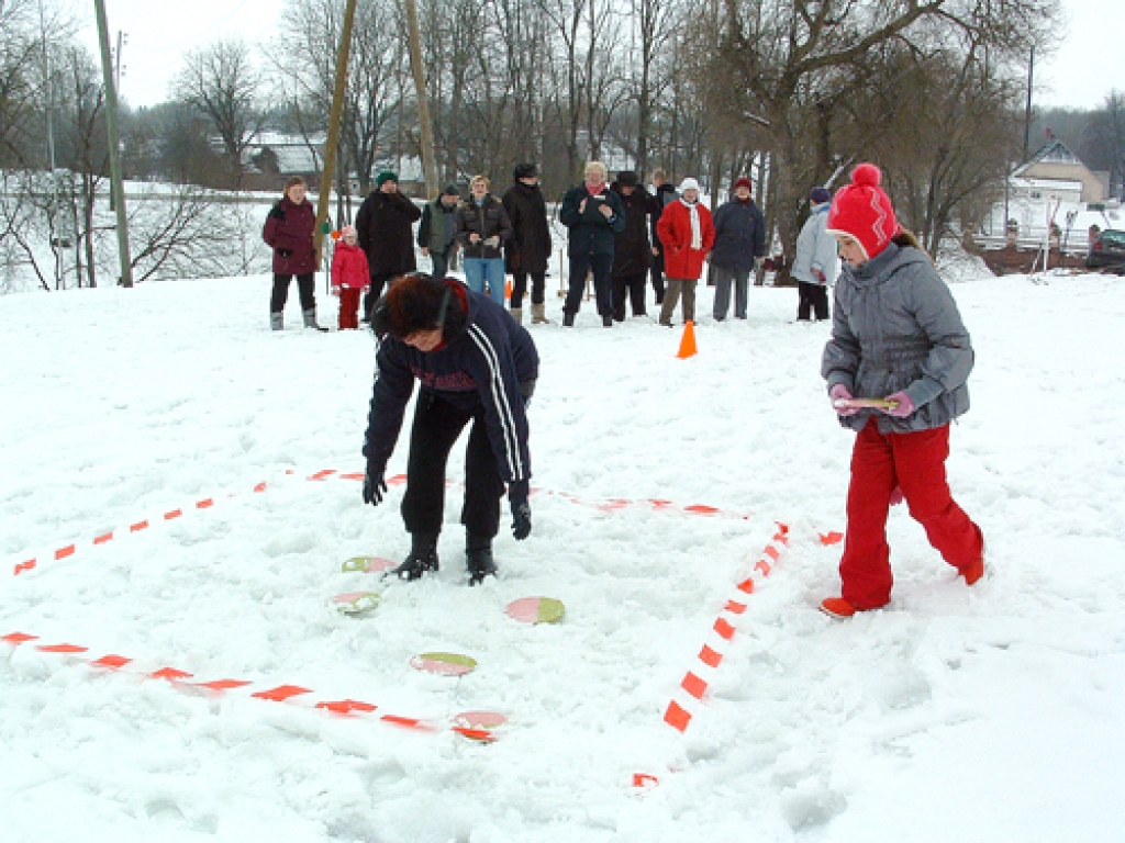 Skaistkalnē (Vecumnieku novads) ar sportiskām aktivitātēm pagasta iedzīvotāji 19. martā atvadījās no ziemas. 