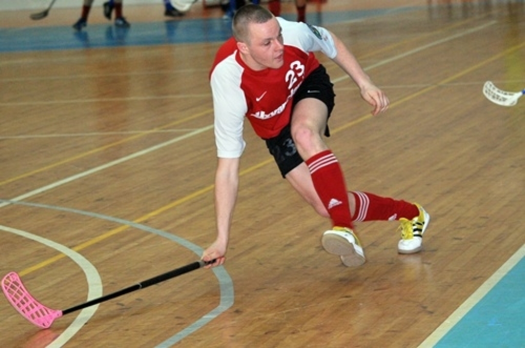Mūsu florbolisti sagādāja pārsteigumu Latvijas Florbola virslīgas izslēgšanas spēlēs, 12. martā mājās uzvarot Cēsu «Lekrings» komandu ar 5:4. Tomēr izslēgšanas spēļu otrajā kārtā pēc četrām spēlēm FK «Bauska» piekāpās Cēsu «Lekringam»....
Autors: Uldis Varnevičs