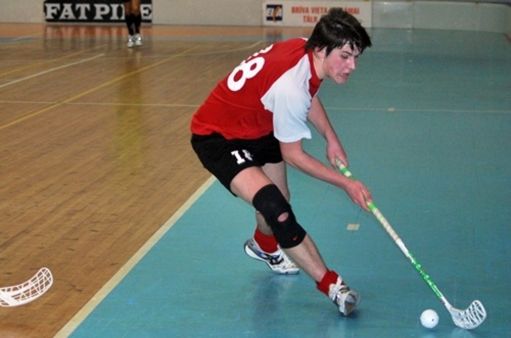 Mūsu florbolisti sagādāja pārsteigumu Latvijas Florbola virslīgas izslēgšanas spēlēs, 12. martā mājās uzvarot Cēsu «Lekrings» komandu ar 5:4. Tomēr izslēgšanas spēļu otrajā kārtā pēc četrām spēlēm FK «Bauska» piekāpās Cēsu «Lekringam»....
Autors: Uldis Varnevičs