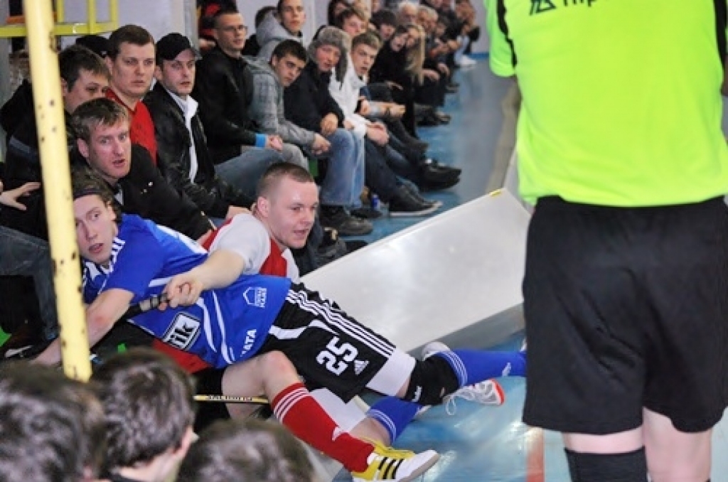 Mūsu florbolisti sagādāja pārsteigumu Latvijas Florbola virslīgas izslēgšanas spēlēs, 12. martā mājās uzvarot Cēsu «Lekrings» komandu ar 5:4. Tomēr izslēgšanas spēļu otrajā kārtā pēc četrām spēlēm FK «Bauska» piekāpās Cēsu «Lekringam»....
Autors: Uldis Varnevičs