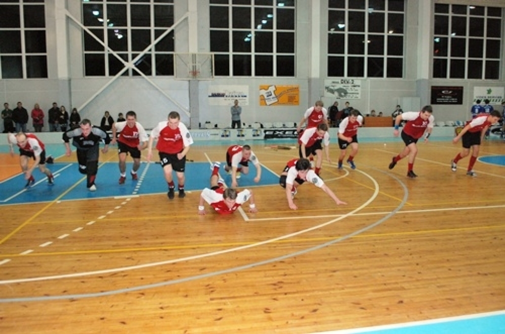 Mūsu florbolisti sagādāja pārsteigumu Latvijas Florbola virslīgas izslēgšanas spēlēs, 12. martā mājās uzvarot Cēsu «Lekrings» komandu ar 5:4. Tomēr izslēgšanas spēļu otrajā kārtā pēc četrām spēlēm FK «Bauska» piekāpās Cēsu «Lekringam»....
Autors: Uldis Varnevičs