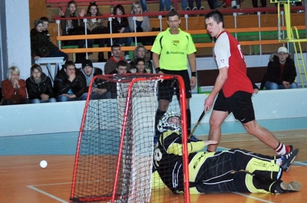 Mūsu florbolisti sagādāja pārsteigumu Latvijas Florbola virslīgas izslēgšanas spēlēs, 12. martā mājās uzvarot Cēsu «Lekrings» komandu ar 5:4. Tomēr izslēgšanas spēļu otrajā kārtā pēc četrām spēlēm FK «Bauska» piekāpās Cēsu «Lekringam»....
Autors: Uldis Varnevičs
