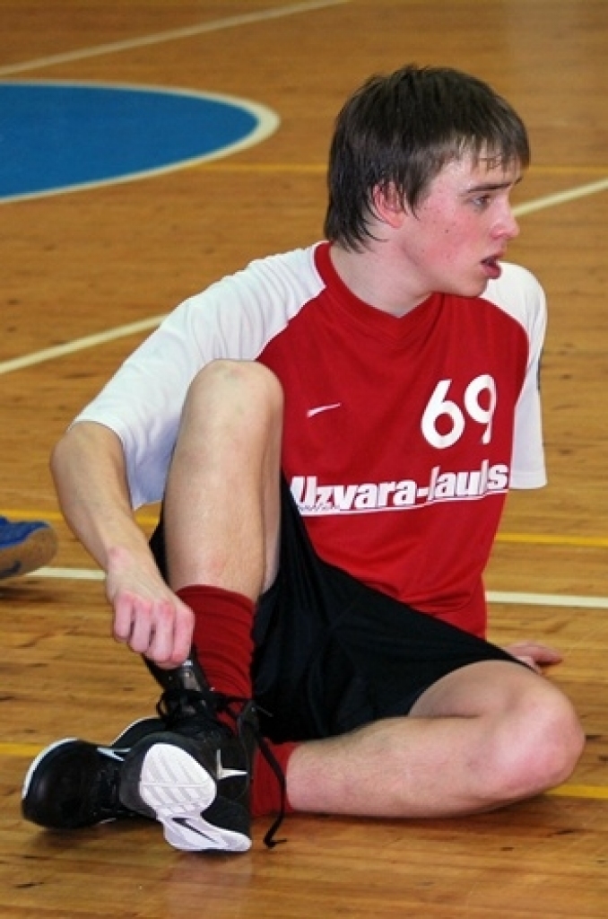 Mūsu florbolisti sagādāja pārsteigumu Latvijas Florbola virslīgas izslēgšanas spēlēs, 12. martā mājās uzvarot Cēsu «Lekrings» komandu ar 5:4. Tomēr izslēgšanas spēļu otrajā kārtā pēc četrām spēlēm FK «Bauska» piekāpās Cēsu «Lekringam»....
Autors: Uldis Varnevičs