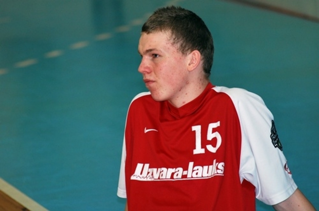Mūsu florbolisti sagādāja pārsteigumu Latvijas Florbola virslīgas izslēgšanas spēlēs, 12. martā mājās uzvarot Cēsu «Lekrings» komandu ar 5:4. Tomēr izslēgšanas spēļu otrajā kārtā pēc četrām spēlēm FK «Bauska» piekāpās Cēsu «Lekringam»....
Autors: Uldis Varnevičs