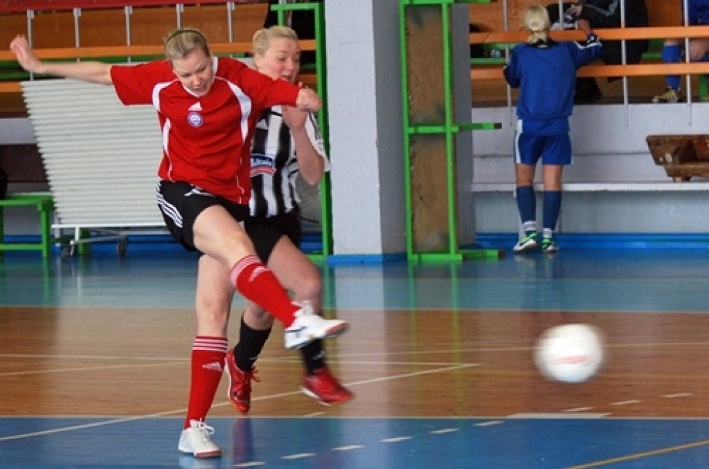 Bauskā 12. martā Latvijas Futbola federācija rīkoja ziemas futbola čempionāta finālspēles vecāko meiteņu grupā. Šogad finālā iekļuva arī «Bauskas BJSS» komanda.
Šoreiz līdzjutēji bija daudzu aizraujošu spēļu liecinieki. Meitenes parādīja...