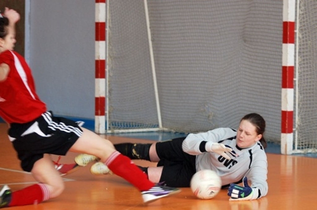 Bauskā 12. martā Latvijas Futbola federācija rīkoja ziemas futbola čempionāta finālspēles vecāko meiteņu grupā. Šogad finālā iekļuva arī «Bauskas BJSS» komanda.
Šoreiz līdzjutēji bija daudzu aizraujošu spēļu liecinieki. Meitenes parādīja...