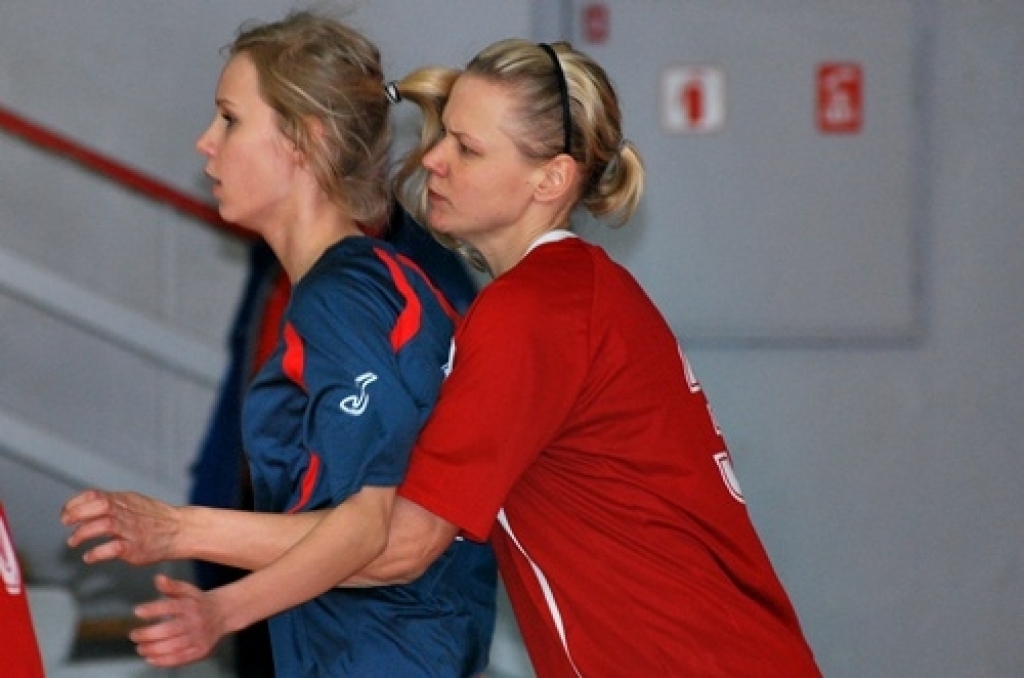 Bauskā 12. martā Latvijas Futbola federācija rīkoja ziemas futbola čempionāta finālspēles vecāko meiteņu grupā. Šogad finālā iekļuva arī «Bauskas BJSS» komanda.
Šoreiz līdzjutēji bija daudzu aizraujošu spēļu liecinieki. Meitenes parādīja...