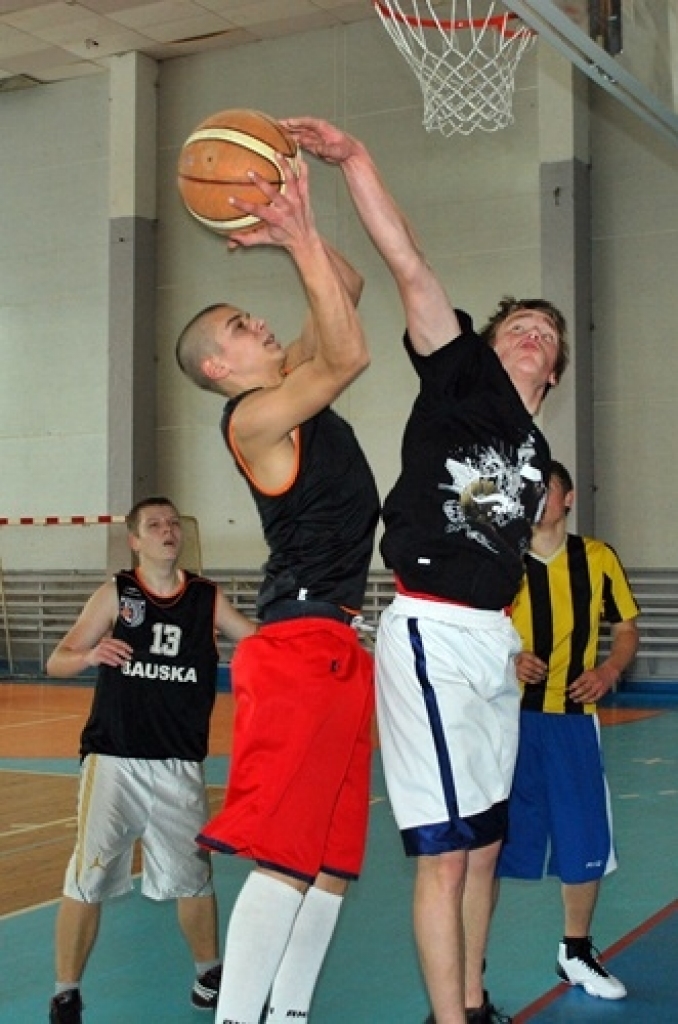 Bauskas bērnu un jaunatnes sporta skolas (BJSS) metodiķis Māris Šekavs informēja, ka turnīrā piedalījās deviņas zēnu un trīs meiteņu komandas, kuras pārstāvēja piecas skolas – Bauskas 1. vidusskolu, Pilsrundāles vidusskolu, Saulaines...
Autors: Uldis Varnevičs