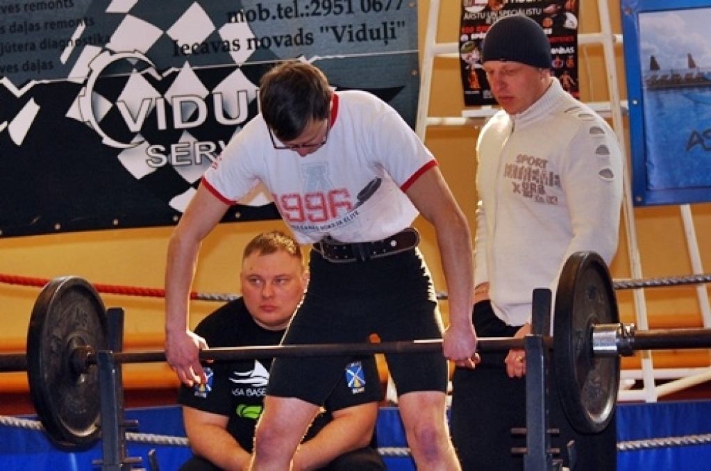 160 sacensību dalībnieku 26. februārī ieradās Iecavā, lai piedalītos WPC Latvijas kausa pirmajā posmā svara stieņa spiešanā guļus. Sacensībās piedalījās 15 komandu ar dažādu skaitu sportistu. Uzvaru guva Liepājas komanda. Jaunākajam...
Autors: Uldis Varnevičs