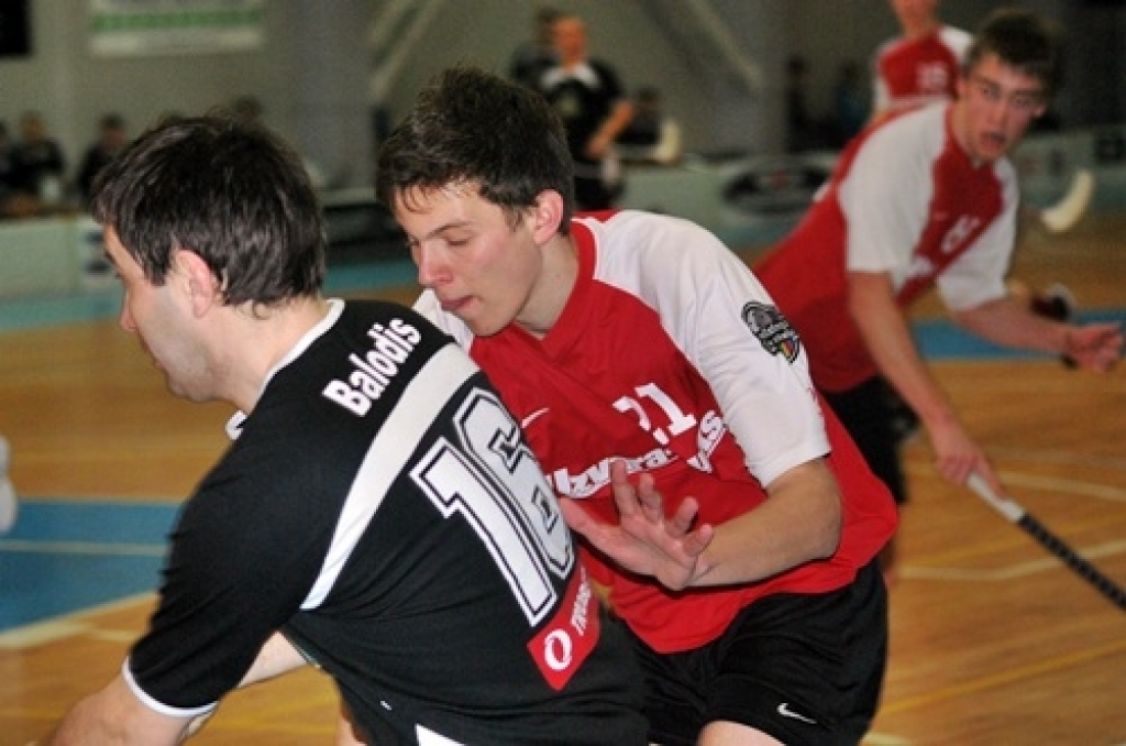 FK «Bauska» florbolisti 2. martā Talsos pēdējās minūtēs atguva divus vārtus un papildlaikā uzvarēja «Talsi/Triobet» komandu ar rezultātu 5:4. Baušķenieku uzvara ļāva FK «Bauska» noslēgt izslēgšanas spēļu sēriju savā labā ar 3:2. Tagad...
Autors: Uldis Varnevičs